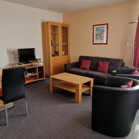 Strandhus 11 *